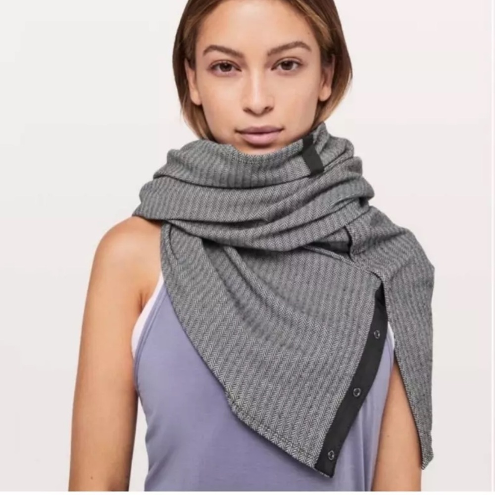 LULULEMON VINYASA Printed Hazy Heather Wrap Scarf Gray Chevron Herringbone